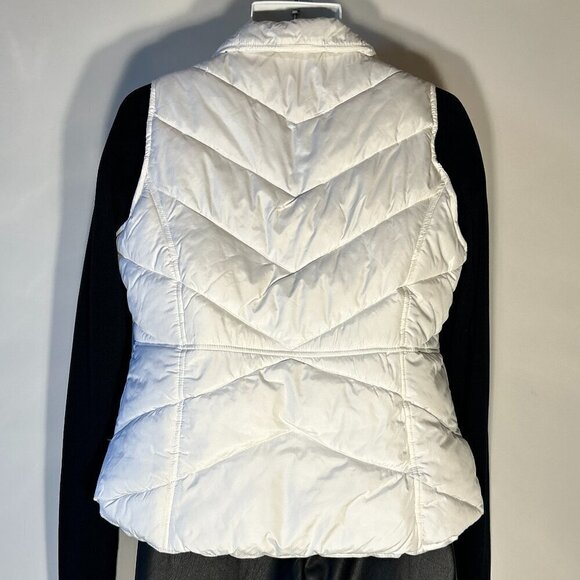 Hannah SZ L White Puffer Vest Street Style Warm Ski Wardrobe Staple Timeless - Picture 3 of 8